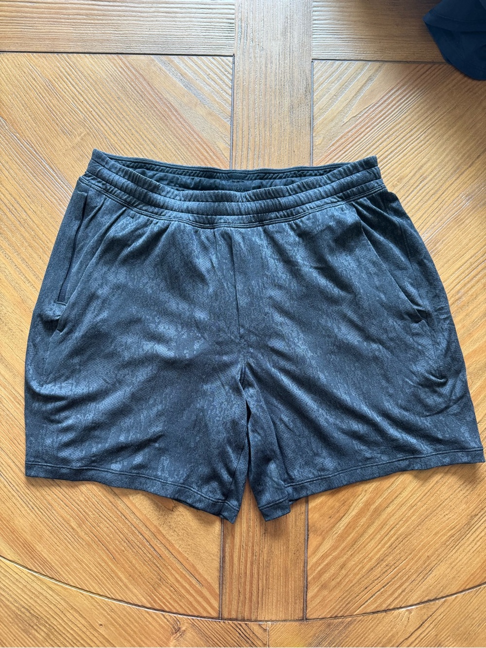 LULULEMON PACE BREAKER LINERLESS BLACK CSMO SHORTS 5.5”